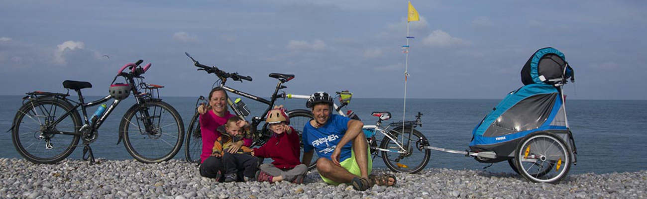 Graines De Baroudeurs au cours de leur voyage à vélo en famille en Normandie