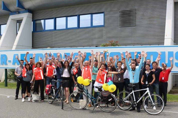 Employés de Lliebherr venus à vélo pour Allons-y à vélo Les vélotafeurs de Lliebherr, entreprise vélo participante à Allons-y à vélo
