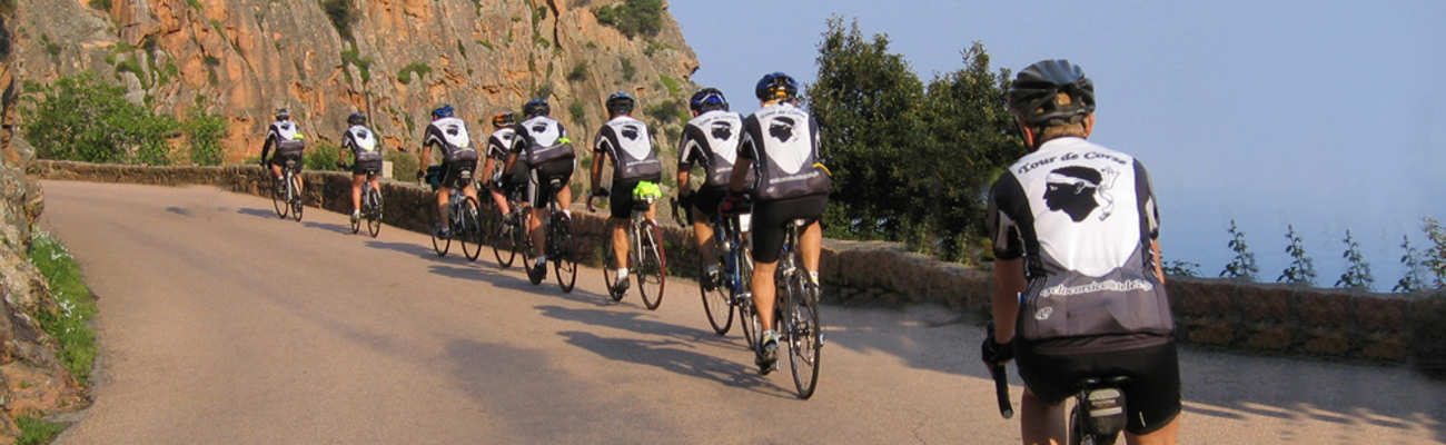 Faire du tourisme à vélo à la découverte des Calanches de Piana en Corse