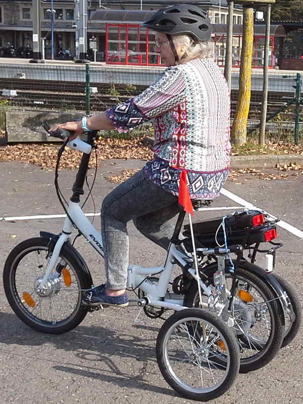 Témoignage : elle découvre la petite reine avec des petites roues vélo