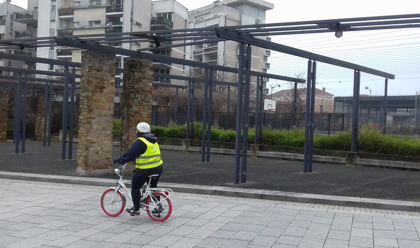 A l’assaut de la circulation marseillaise pour aller à l’école en vélo