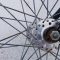 Contrôler et resserrer les moyeux de roue vélo