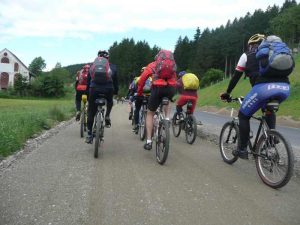 Pédaler à plusieurs en voyage à vélo