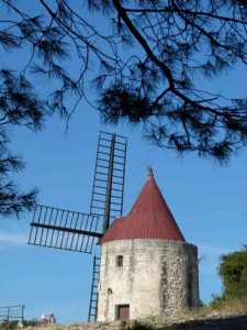 cyclotourisme-alpilles-moulin-alphonse-daudet