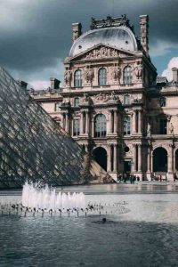 Balade vélo à Paris : Pyramide du Louvres