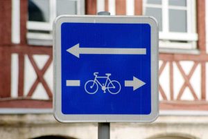 Panneau de signalisation du double sens cyclable