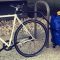 Cécile, adepte de cyclotourisme avec un pignon fixe