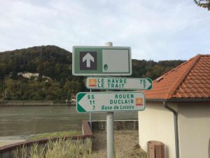 Signalétique de la route des fruits en bord de Seine