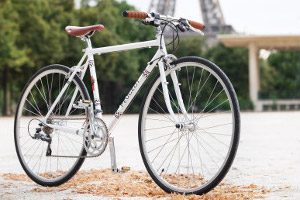 V los Peugeot Cycles la gamme embl matique Legend modernis e