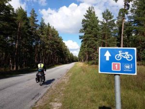 EuroVelo 10 dans les forêts estoniennes