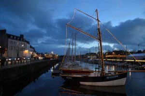 Le port de Vannes s'illumine à la nuit tombée