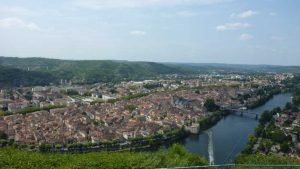 Vue panoramique de Cahors dans la vallée du Lot