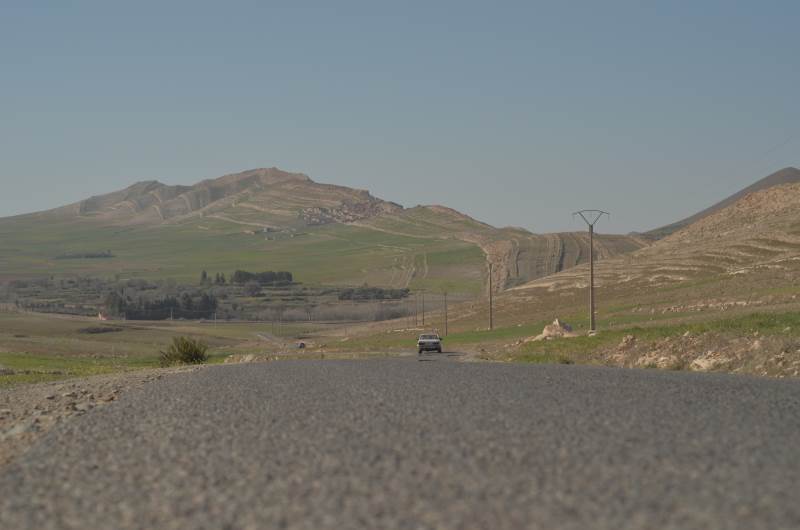 Les routes marocaines révèlent souvent des décors à couper le souffle comme dans le plateau du Kik