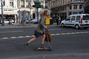 De plus en plus de citadins se déplacent en trottinette