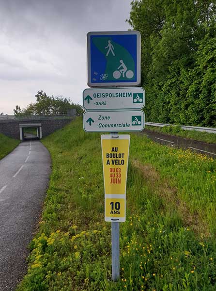 Affiche du challenge Au Boulot à Vélo sur une piste cyclable strasbourgeoise