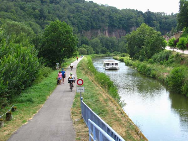 Voie verte le long du Canal des Vosges