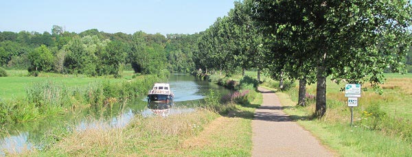 La V 50 à Gray le long de la Moselle