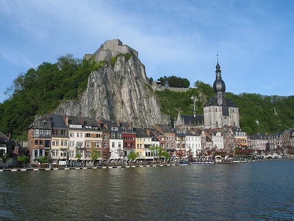 La Citadelle de Dinant surplombe la Meuse