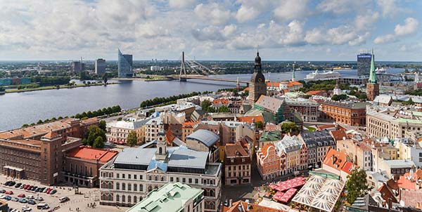 Vue de Riga, un des ports animés des pays baltes