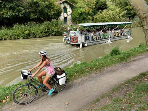 Péniches et vélo sur le Canal des 2 Mers à vélo