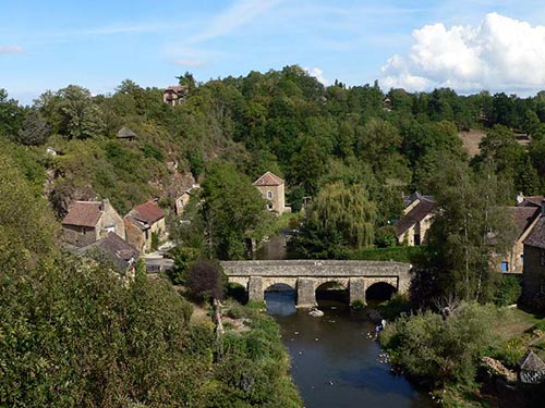 Saint-Cénéri-le-Gérei dans les Alpes Mancelles