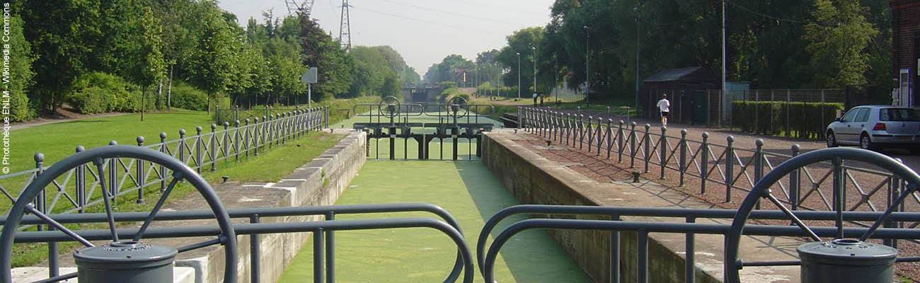 Écluse du Triest à Wasquehal le long du Canal de Roubaix à vélo