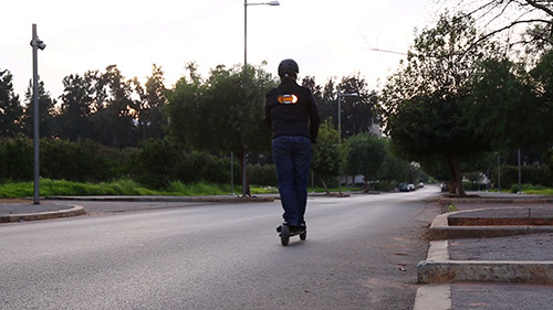 Le Clic-Light peut aussi s'utiliser sur une trottinette