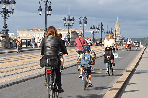 Le pont de Pierre puvert aux cyclistes