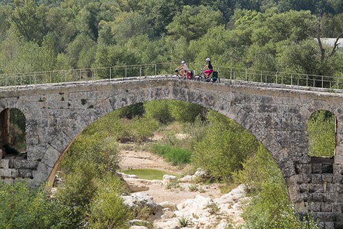 Le guide La Méditerranée à vélo indique les points incontournables de l'itinéraire