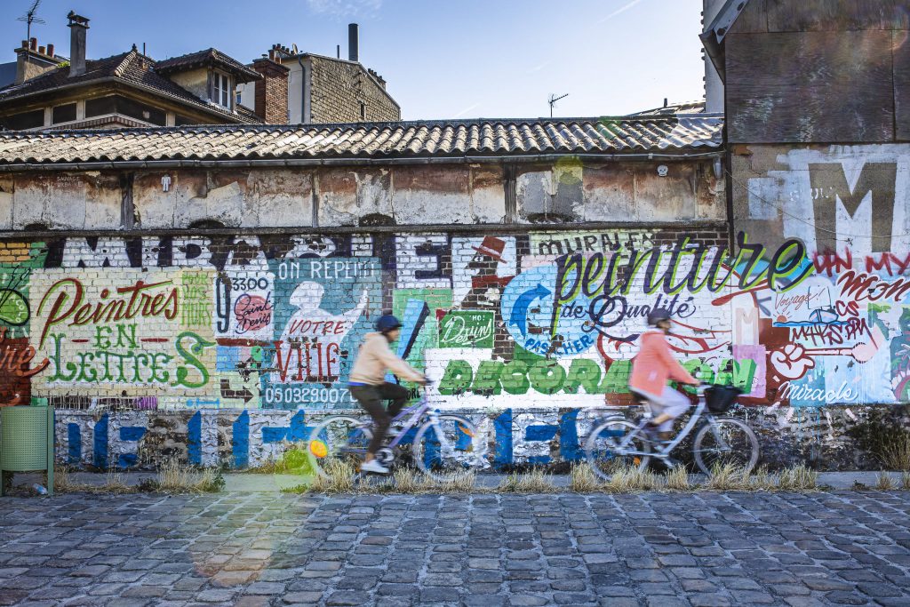 Street Art avenue le long de la Seine à vélo