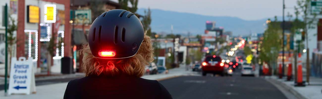 casque avec lumiere rouler en ville