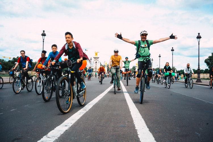 Sortie de groupe à vélo à Paris