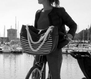 Sac à main Hapo G à porter clipsé sur le guidon du vélo