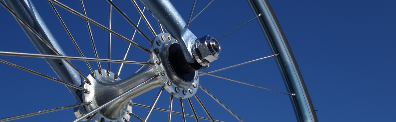 Comment changer l’axe d’une roue de vélo ?