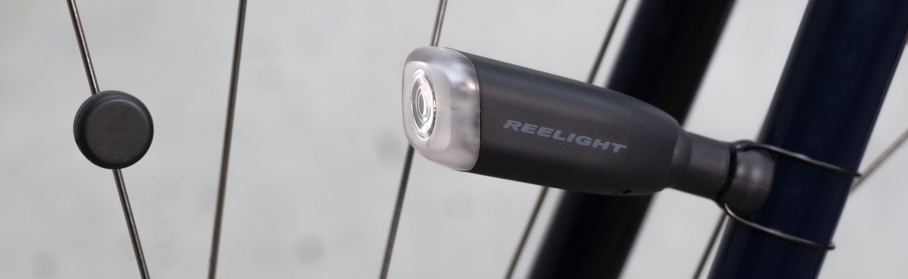 Test de l'éclairage vélo Reelight CIO, idéal pour être visible en ville