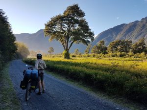 Vélo sur un chemin