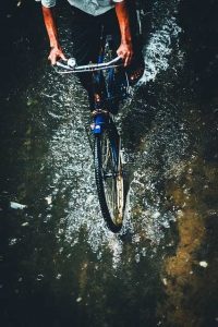 pédaler sous la pluie