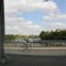 Parisien qui fait du vélo sur la route