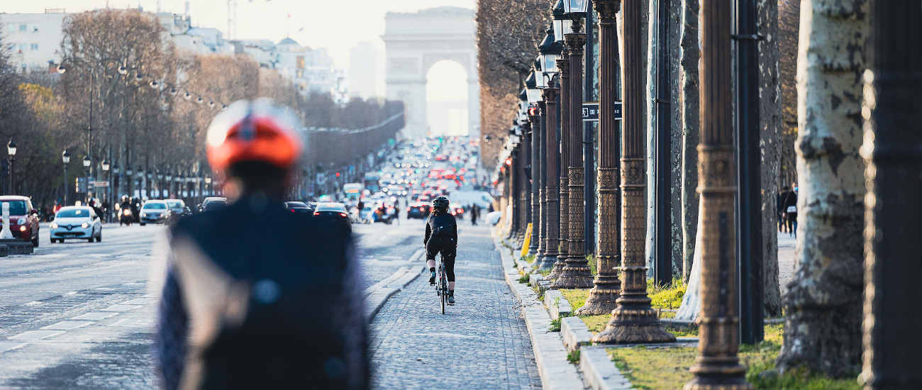 La Race Across Paris vers l'Arc de Triomphe