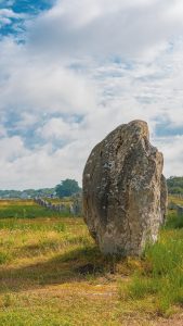 Menhirs bretons à découvrir à vélo