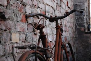 Vieux vélo rouillé