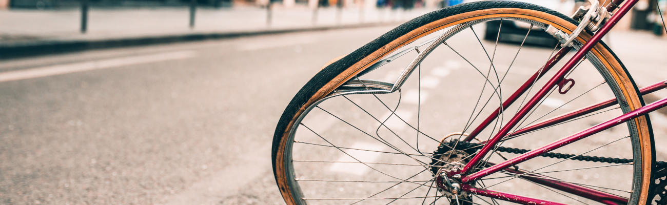 Roue de vélo endommagée