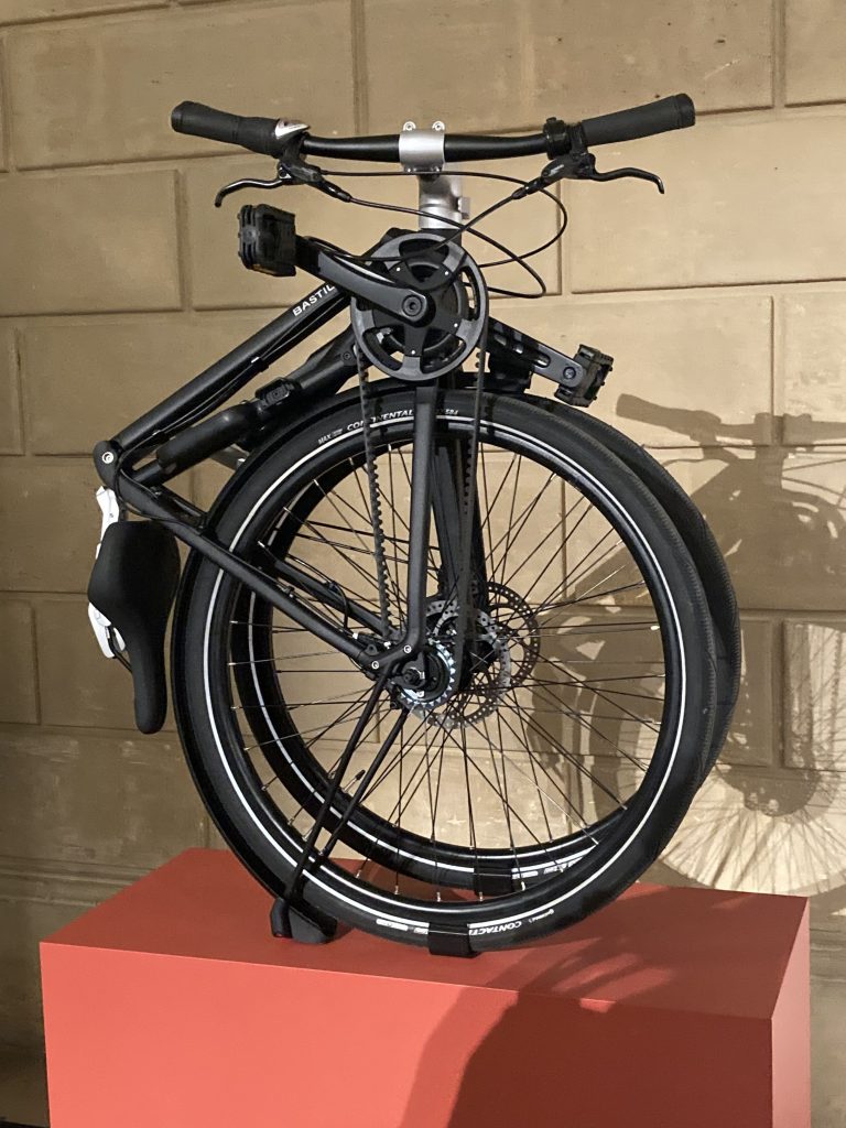 Le créateur de la poussette Yoyo crée le premier vélo pliable avec un  format de roue « normal » (27,5 pouces) : r/pedale