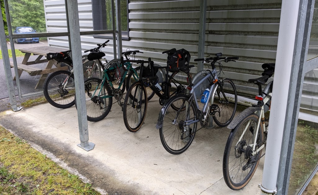 5 vélos garer au travail
