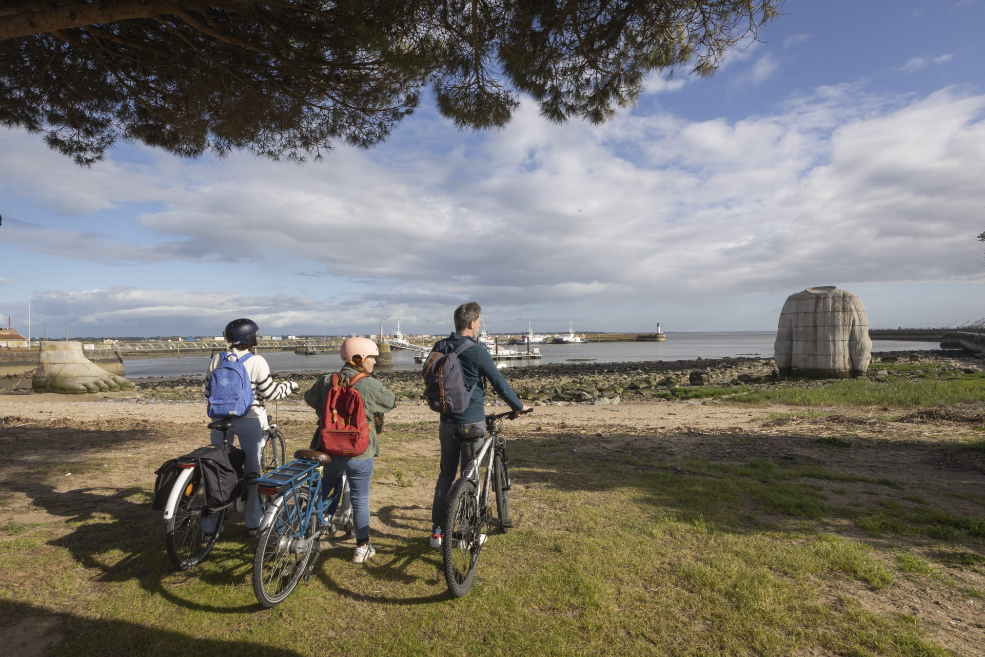 Trois cyclistes à Saint-Nazaire