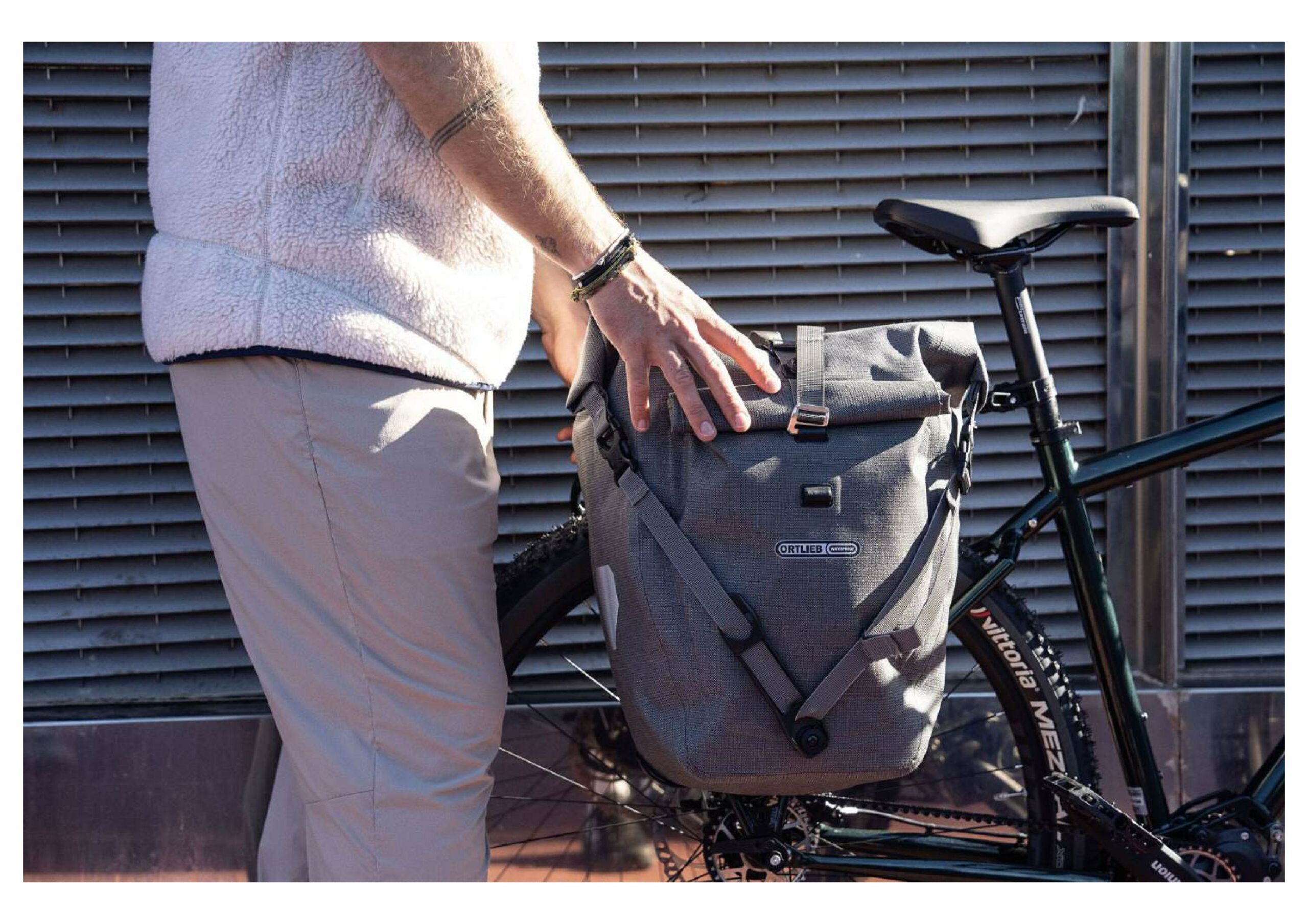 sacoche ORTLIEB Back Roller plus urban sur un vélo