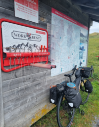 station de réparation de vélo en bord de route Suisse